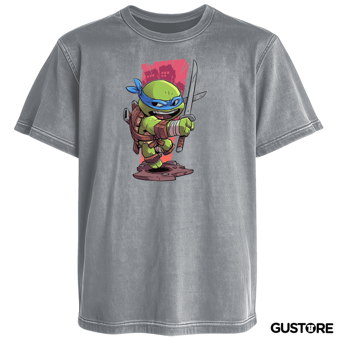Polera desgastada Chibi Leo