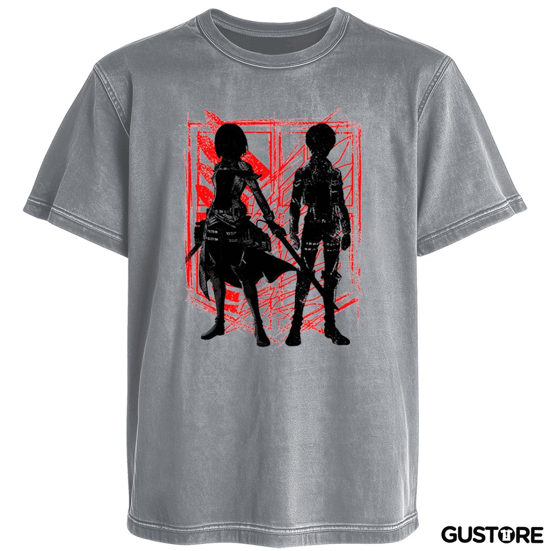 Polera desgastada Mikasa y Eren