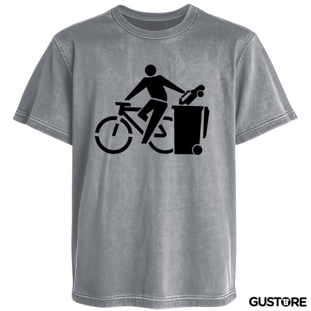 Polera desgastada Auto a la basura 