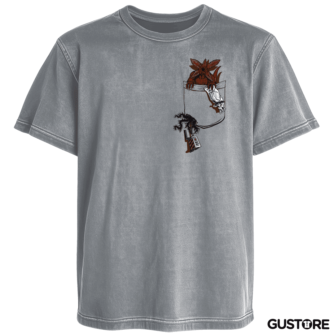 Polera desgastada Demogorgon de Bolsillo